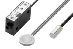 紧凑型电容式微型传感器BCS，带IO-Link电子分析仪